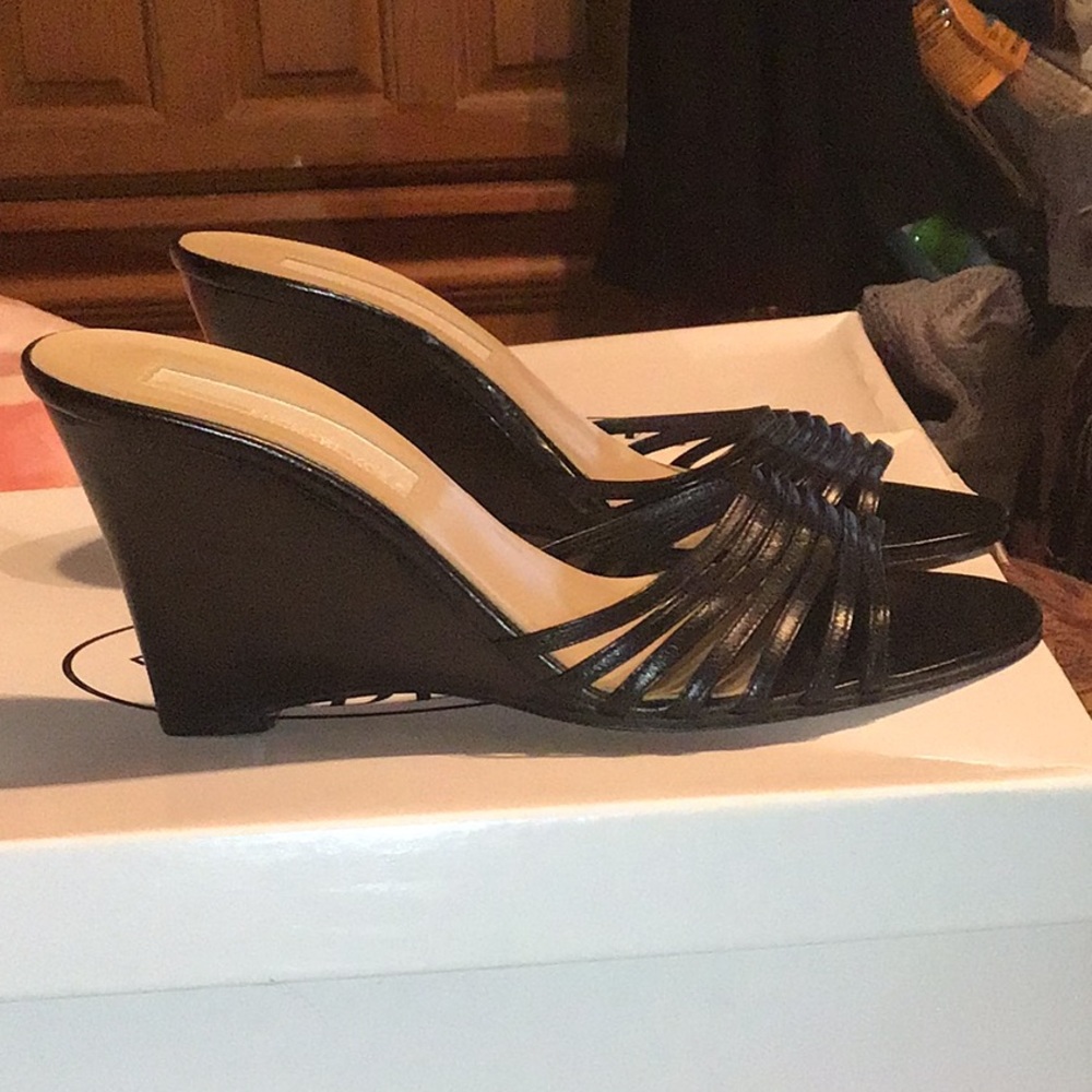 MICHAEL KORS OPEN TOE BLACK LEATHER WEDGES/SANDALS - Picture 3 of 13